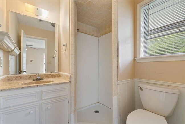 Building Photo - 908 N LBJ Dr