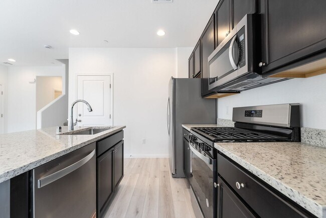 Building Photo - Goregous Brand New 4 Bedroom For Lease!