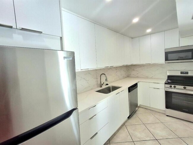 Building Photo - 1421 S Ocean Blvd