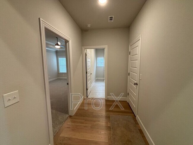 Building Photo - 1908 Charles St