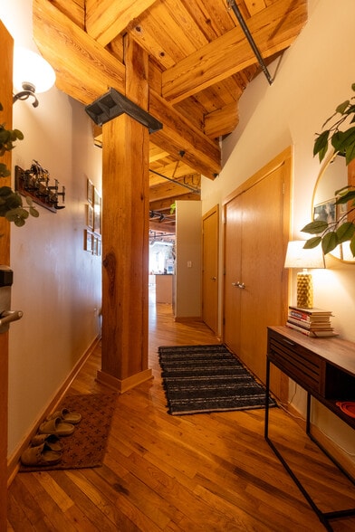 Building Photo - 413 N 2nd St
