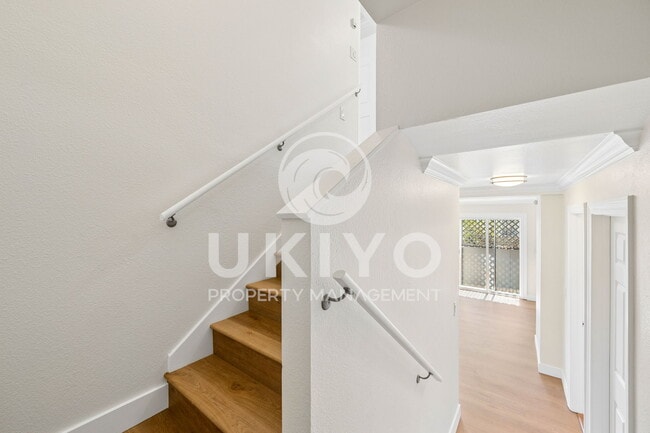 Building Photo - 3007 Nicol Ave