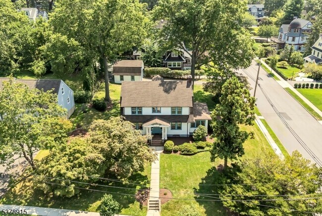 Building Photo - 2 Hillside Ave