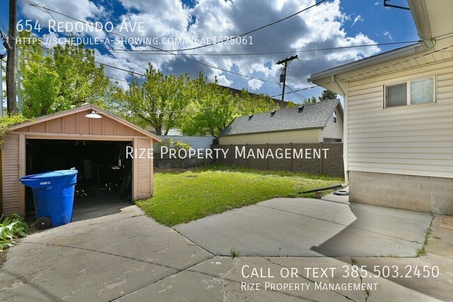 Building Photo - Talk about prime location! $200 Off Move i...