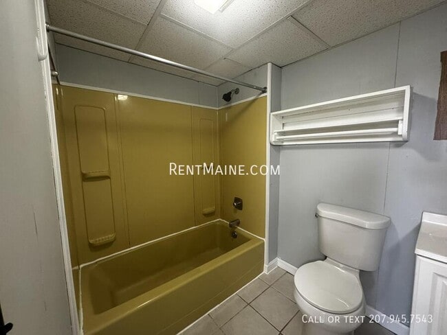 Building Photo - 281 Main St