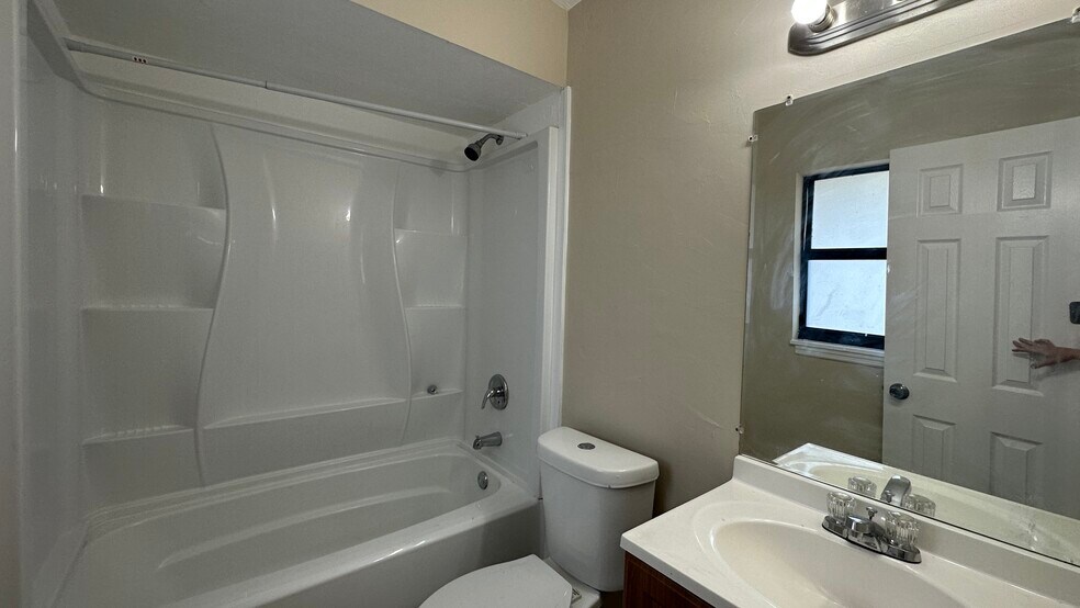 Building Photo - 3840 Belmont St