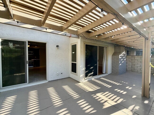 Building Photo - Spacious Three Bedroom in the Sunrise Pointe Community