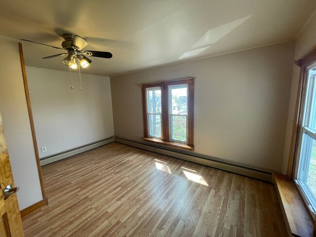 Building Photo - Colorful, eclectic 3-bedroom house in Pitt...
