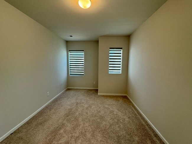 Building Photo - Cute 3BR/2BA Townhouse Minutes from Uptown