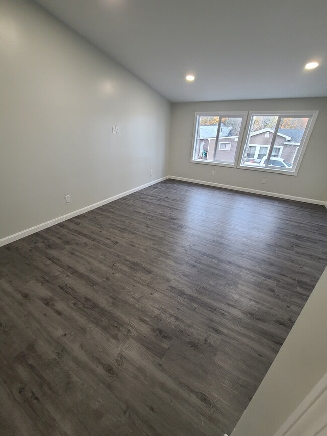 Building Photo - 5 N Vigue Shr Rd