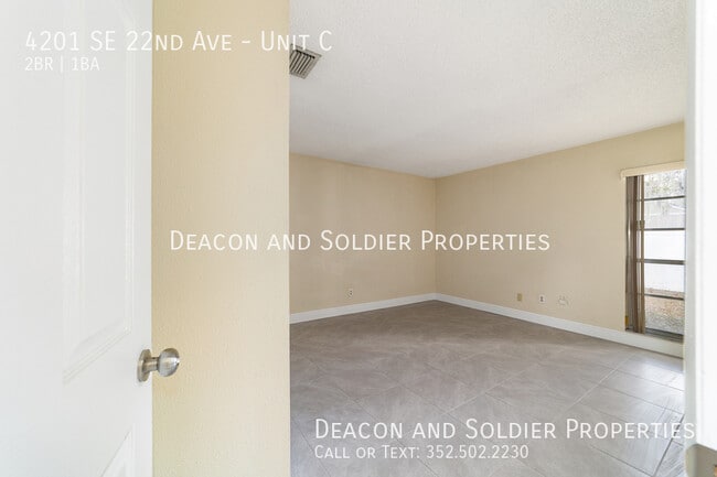 Building Photo - 4201 SE 22nd Ave