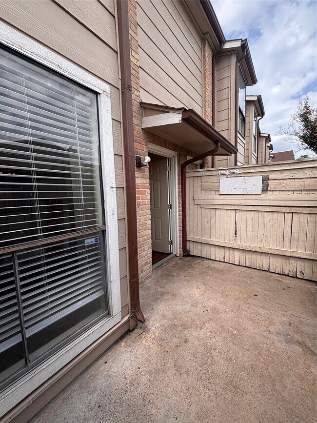 Building Photo - 2110 Wilcrest Dr