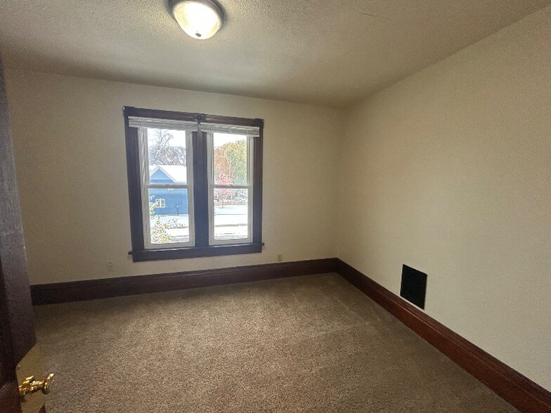 Building Photo - 231 S Prairie Ave