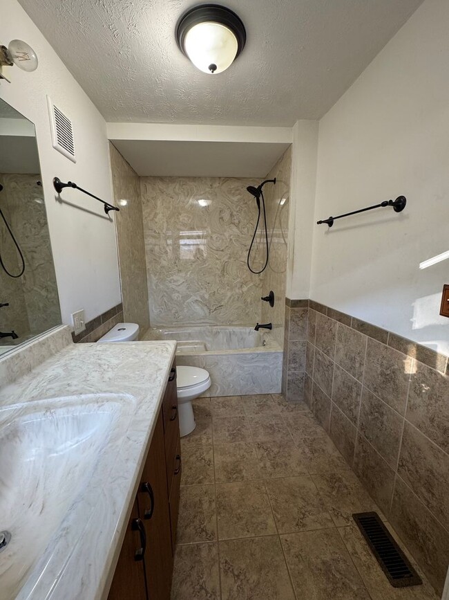 Building Photo - 1934 Harvard St