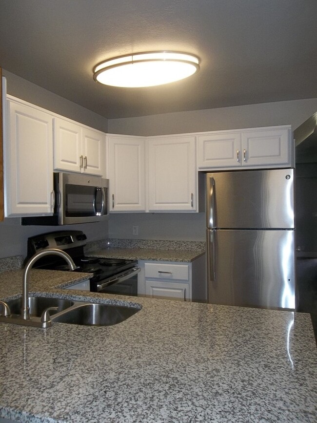 Building Photo - End Unit Spacious Two Bedroom Two & Half B...