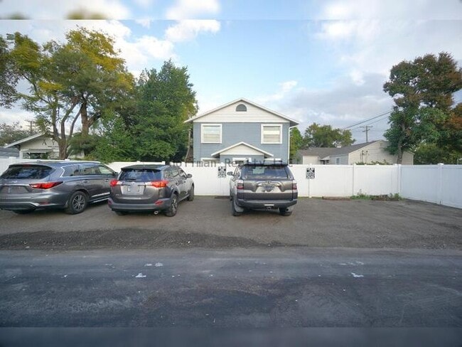 Building Photo - Hyde Park/Soho 2/1 Condo