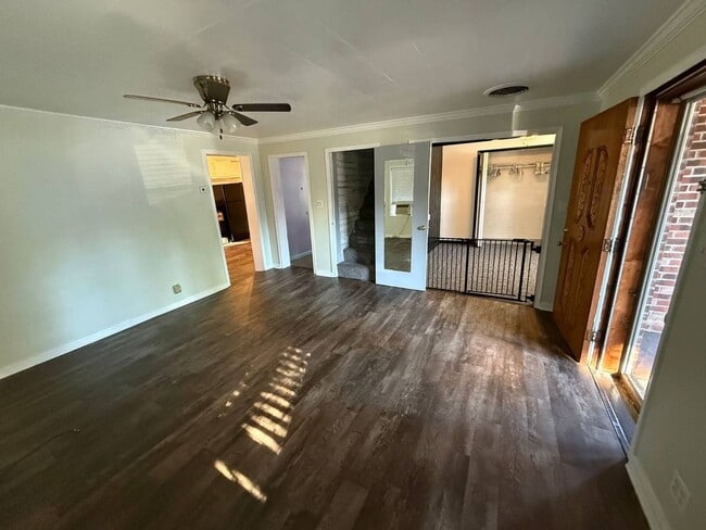 Primary Photo - 3 bedroom 1 bathroom Olmstead Falls! EDEN/...