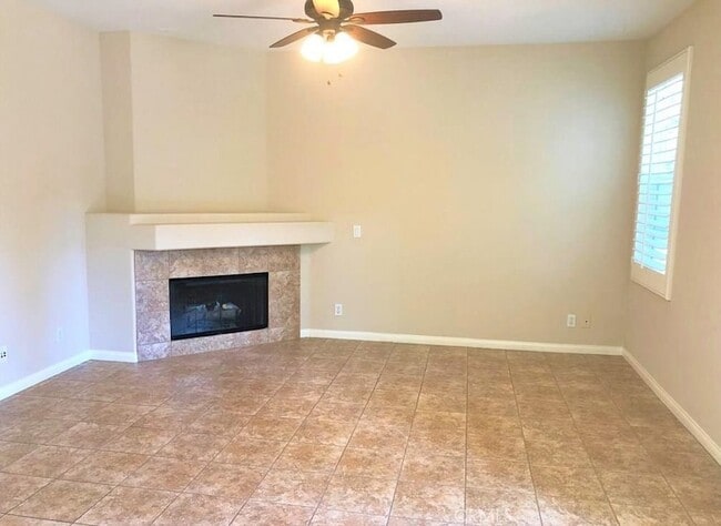 Building Photo - 243 Dewdrop