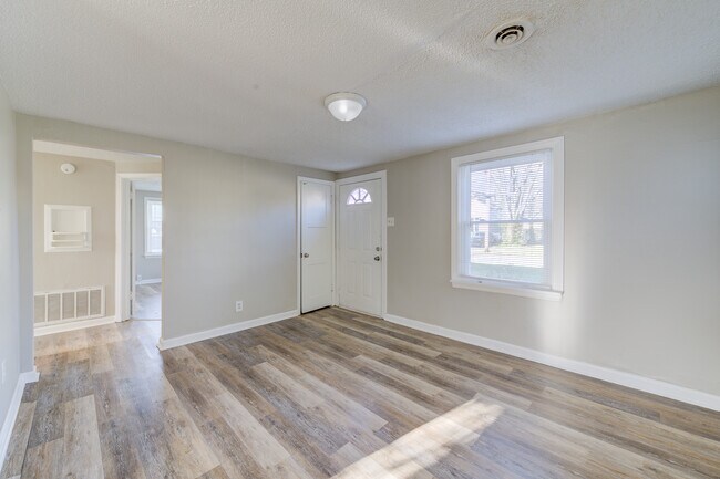 Building Photo - 414 S Harvey Ave