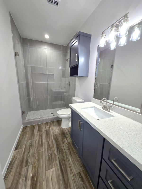 Building Photo - 913 N Clarence Ave