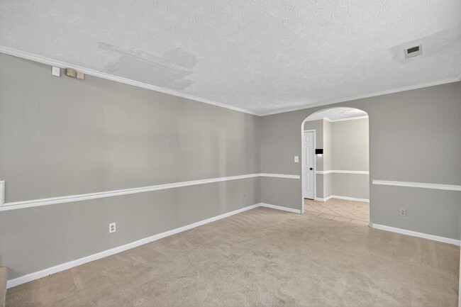 Building Photo - 1040 Rim Rd