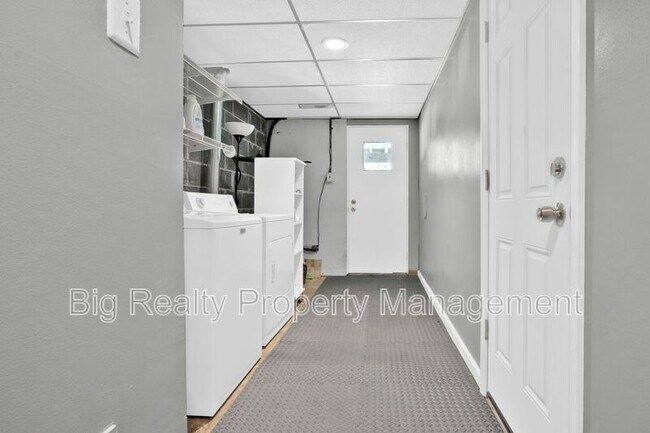 Building Photo - 268 Birch Dr