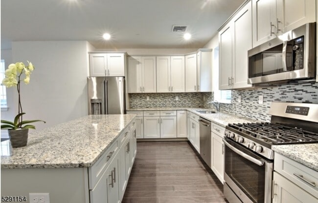 Building Photo - 702 Parkview Ln