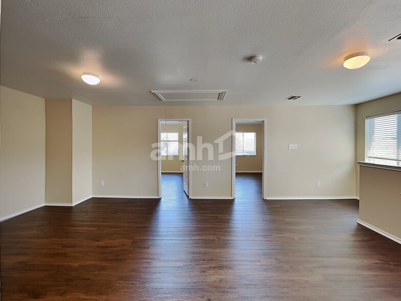 Building Photo - 1003 Utopia Ln