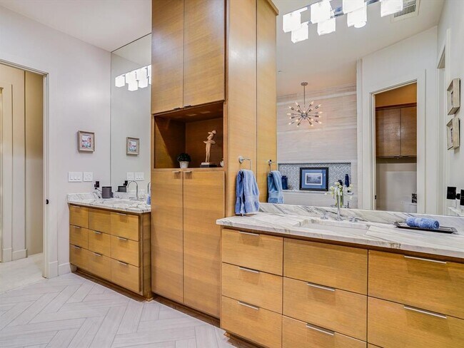 Building Photo - 1529 Barton Springs Rd