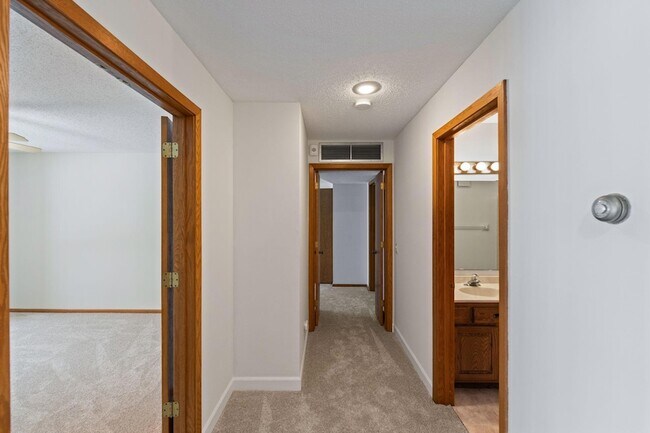 Building Photo - 7200 Cahill Rd