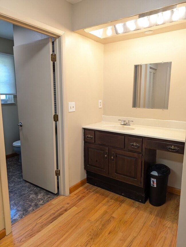 Building Photo - AVAILABLE NOW! Spacious 3 Bed / 2.5 Bath Home in Washington Twp with Basement!