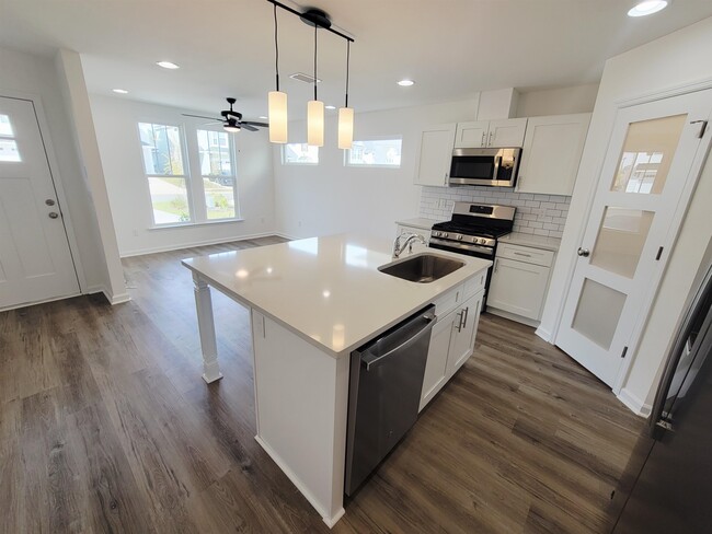 Building Photo - 1367 Landon Hills Dr