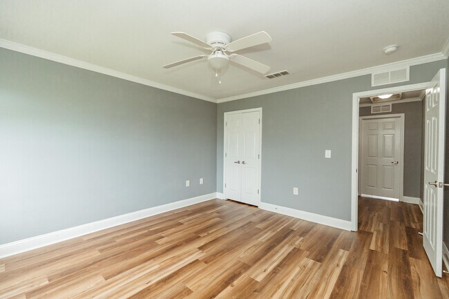Building Photo - 794 Majestic Dr