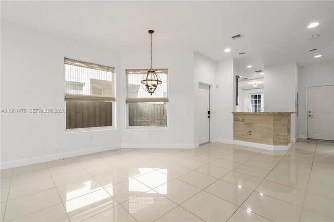 Building Photo - 1139 NE 3rd Ave