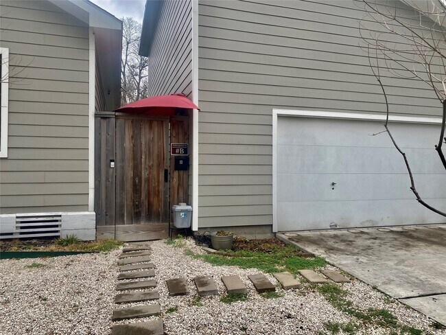 Building Photo - 1555 Lawson St