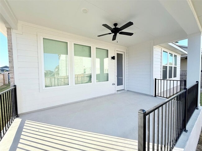 Building Photo - 133 Cintilar St