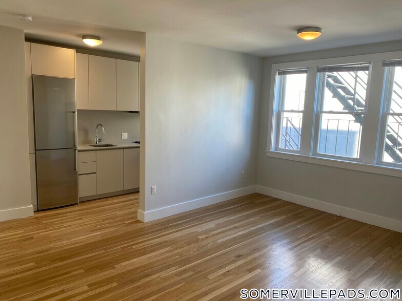 Building Photo - 136 Highland Ave