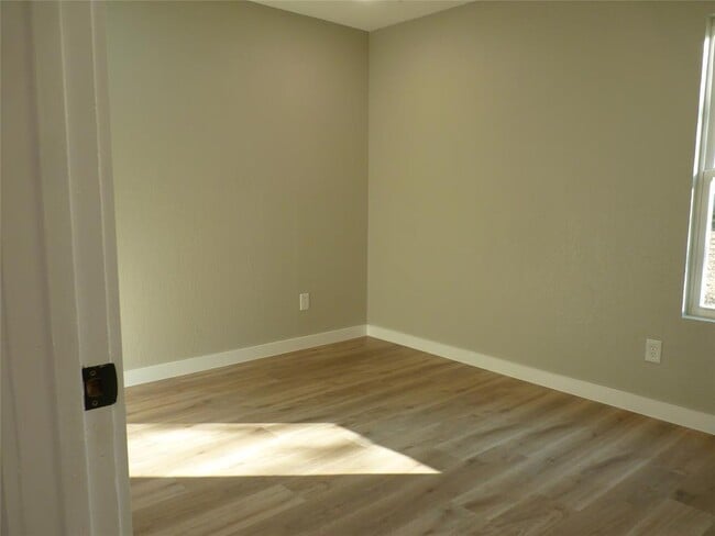 Building Photo - 3100 Barnsley Dr