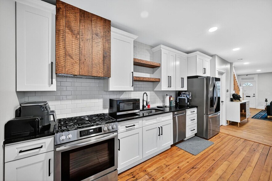 Building Photo - 147 E Liberty St