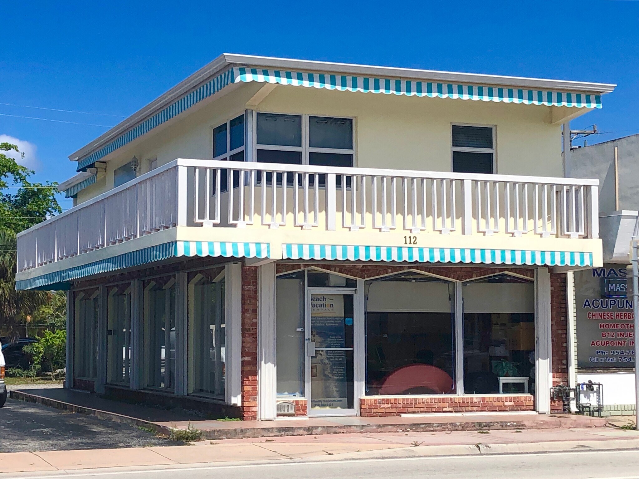 Quiet 1,000 sq. ft upstairs 2/1 - 112 S Federal Hwy