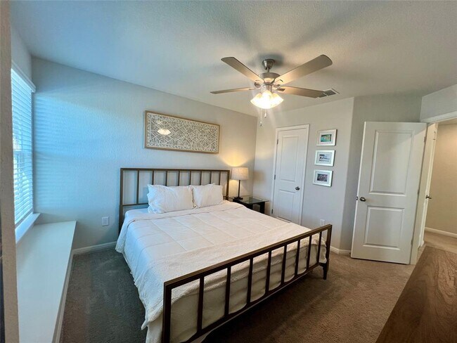 Building Photo - 11305 Sentinel Dr