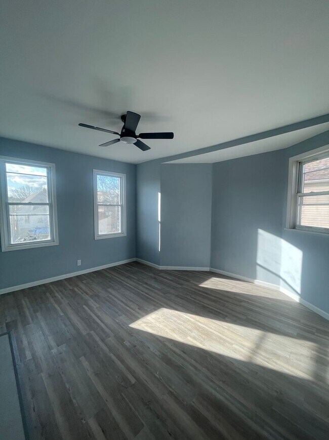 Building Photo - Beautiful 3 bed in Sheraden, move in ready!