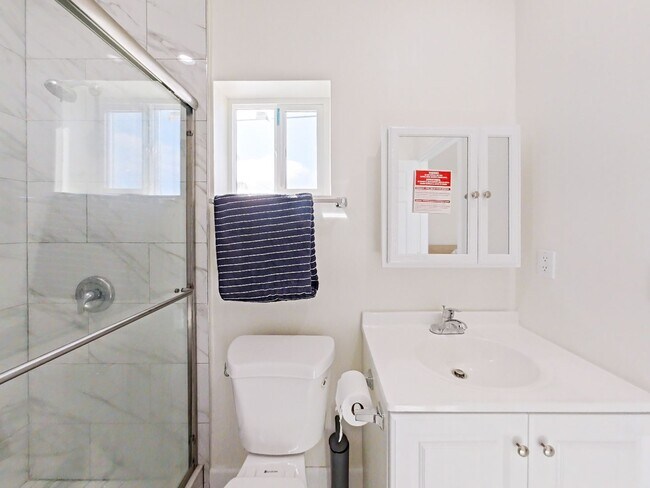 Building Photo - NEW CONSTRUCTION: Modern ADU with Private ...