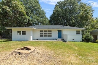 Building Photo - 1022 Green Cir Dr