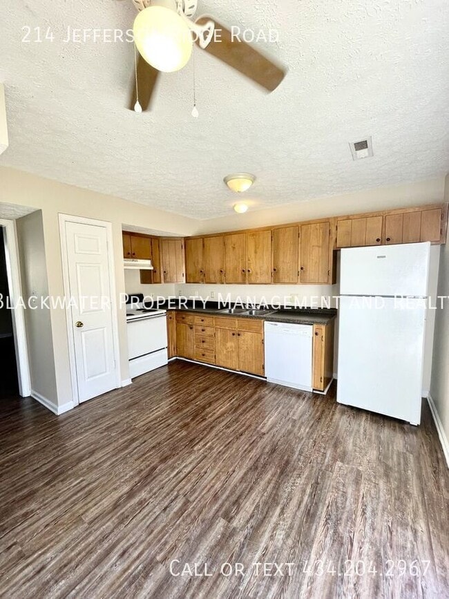 Building Photo - 214 Jefferson Ridge Rd