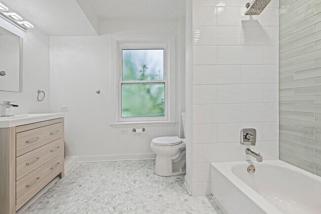 Building Photo - 930 Harvard Ct