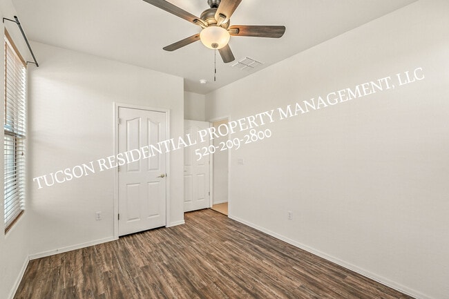 Building Photo - 814 West Camino Curvitas
