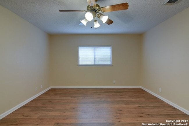 Building Photo - 3/2 1 Story Open Concept Far West SA