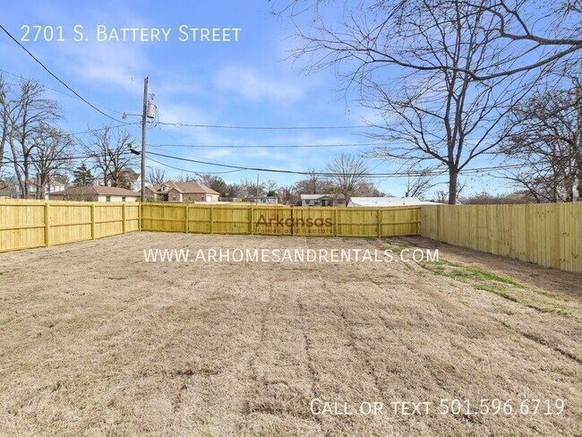 Building Photo - 2701 S Battery St