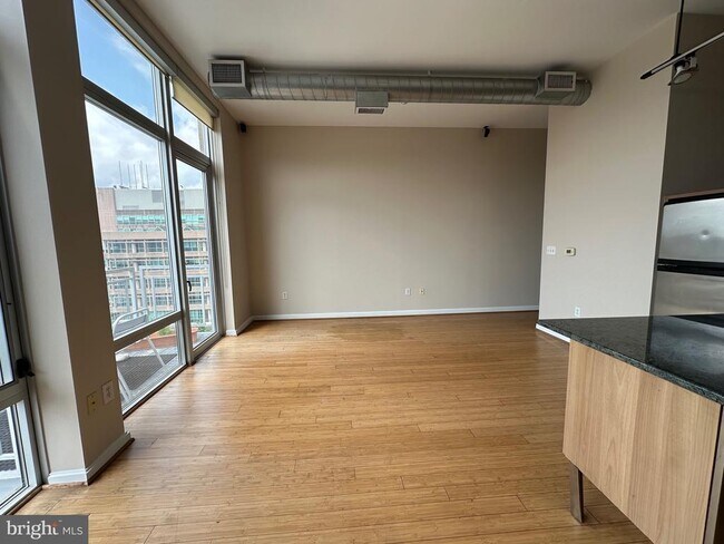 Building Photo - 1390 V St NW